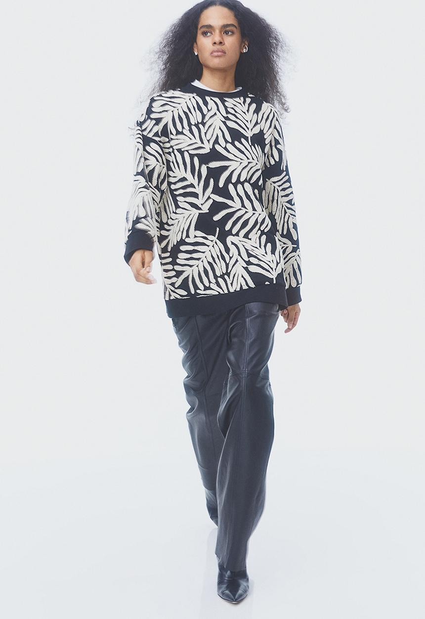 H&M - Oversized embroidered sweatshirt - black embroidered