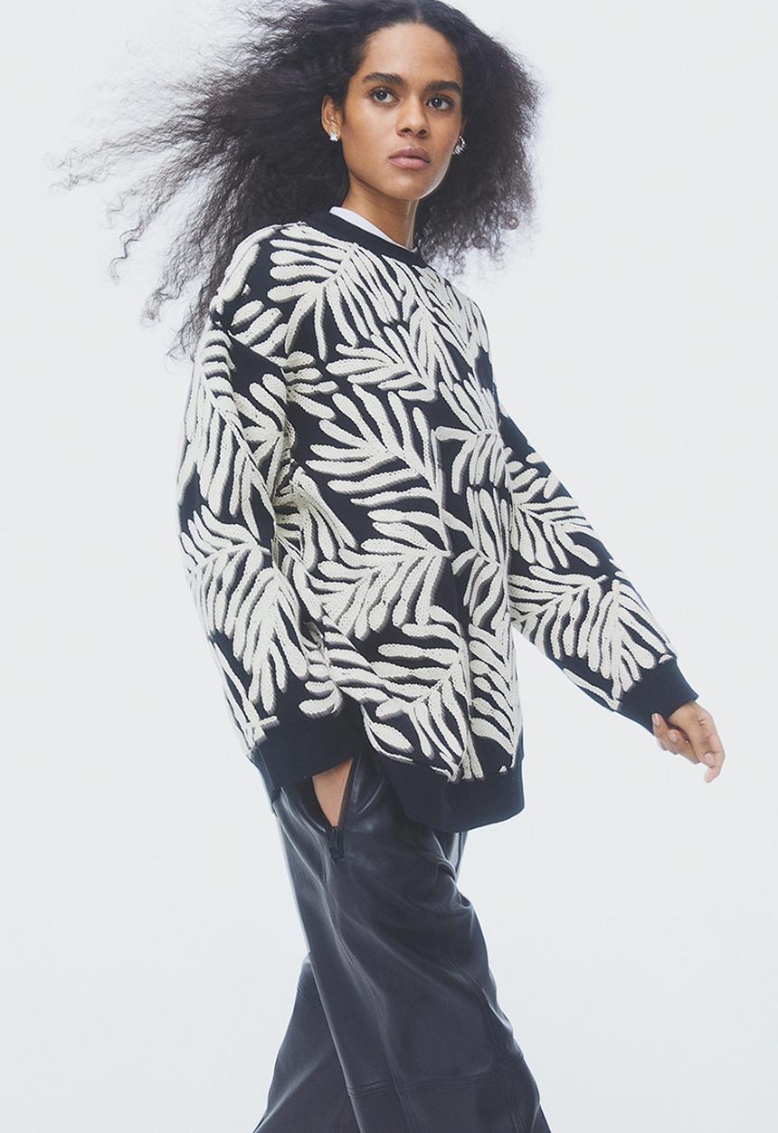 H&M - Oversized embroidered sweatshirt - black embroidered