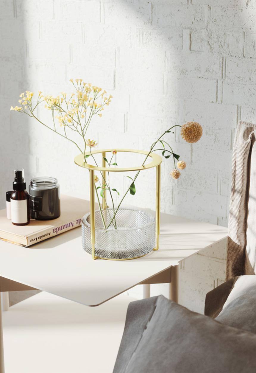 Umbra - Tesora adjustable vase - brass
