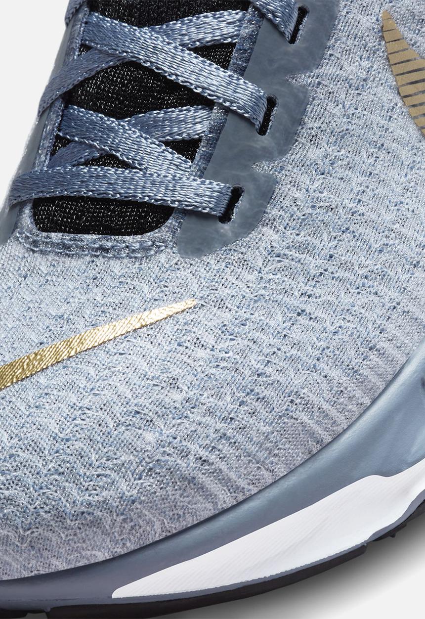 Nike - Invincible 3
