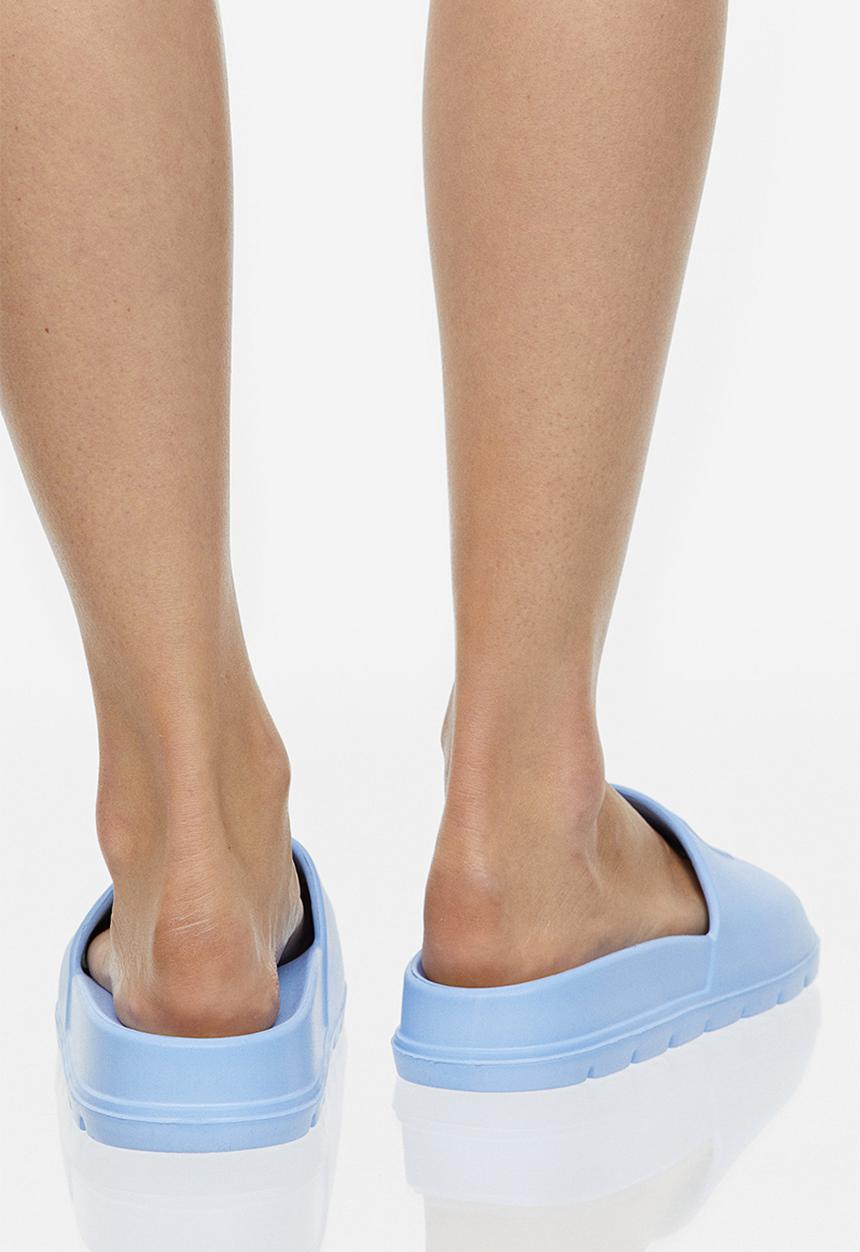 H&M - Monogram pool shoes - light blue