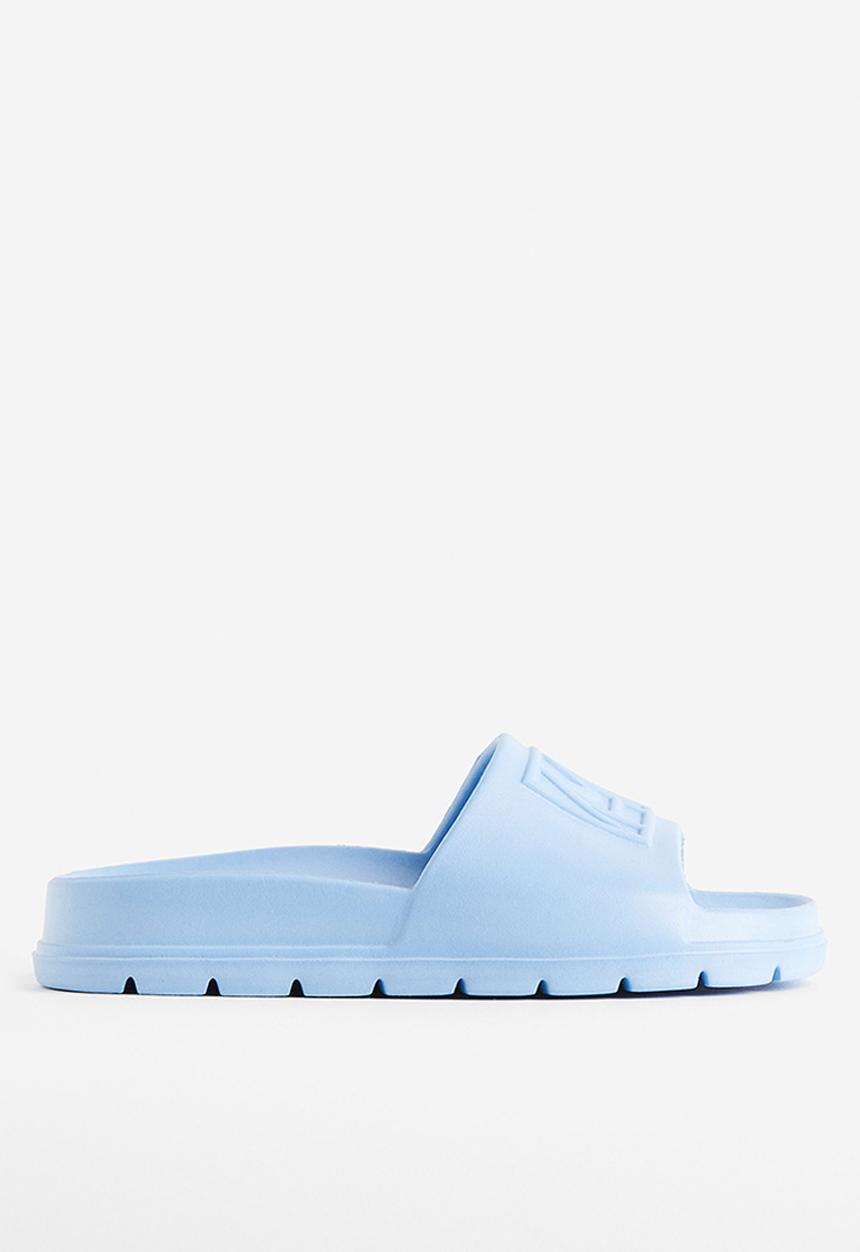 H&M - Monogram pool shoes - light blue