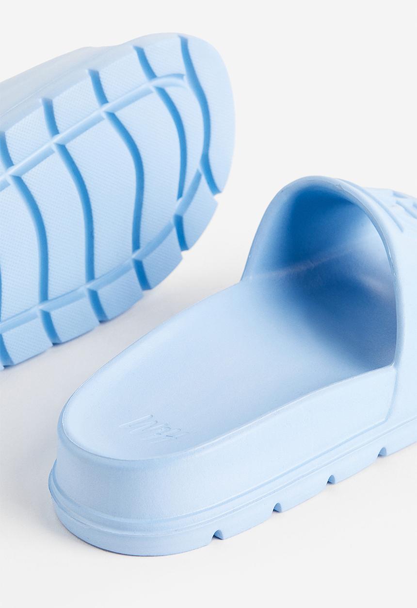 H&M - Monogram pool shoes - light blue