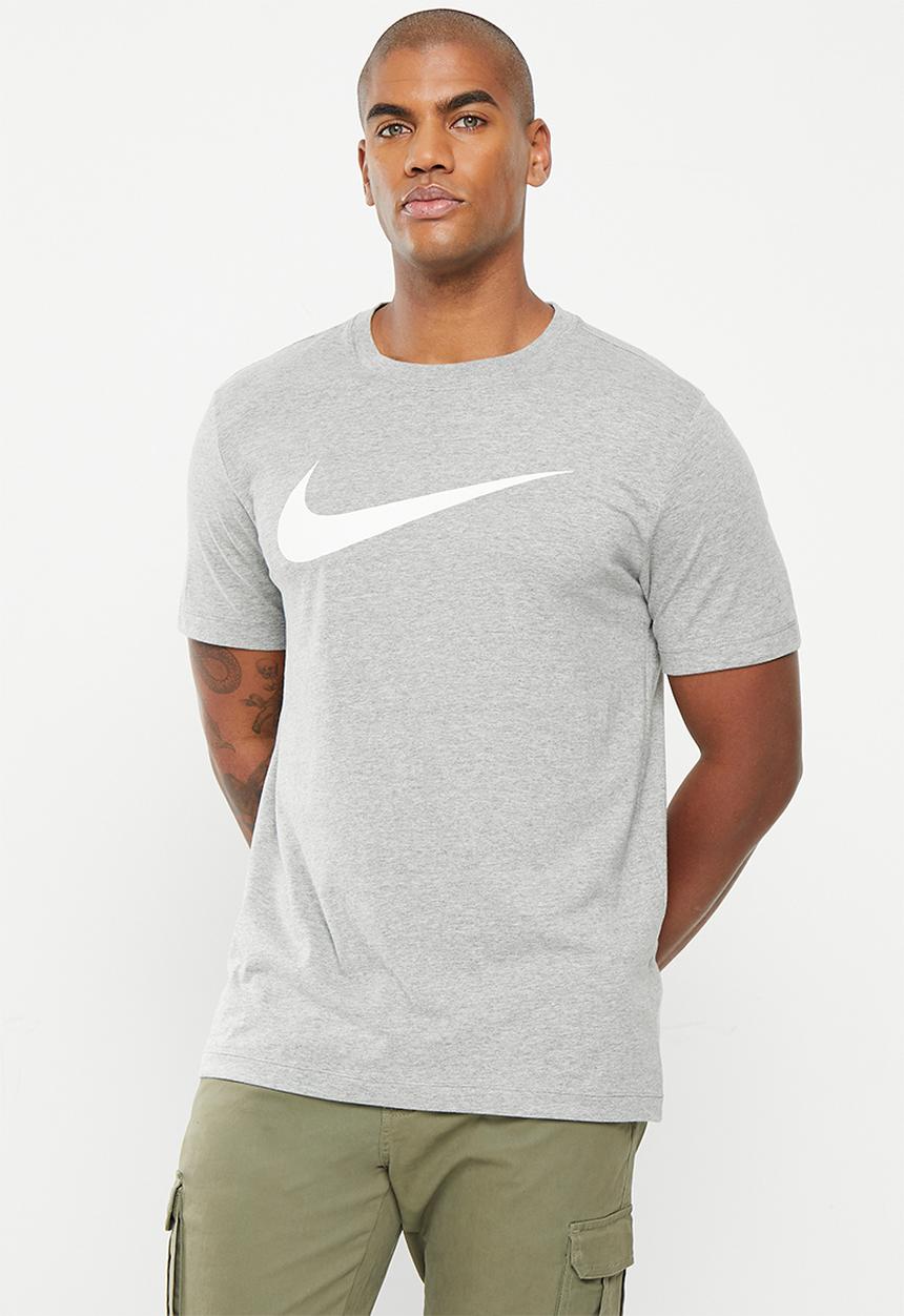 Nike - Nsw tee good chest swsh fs - dk grey heather/white