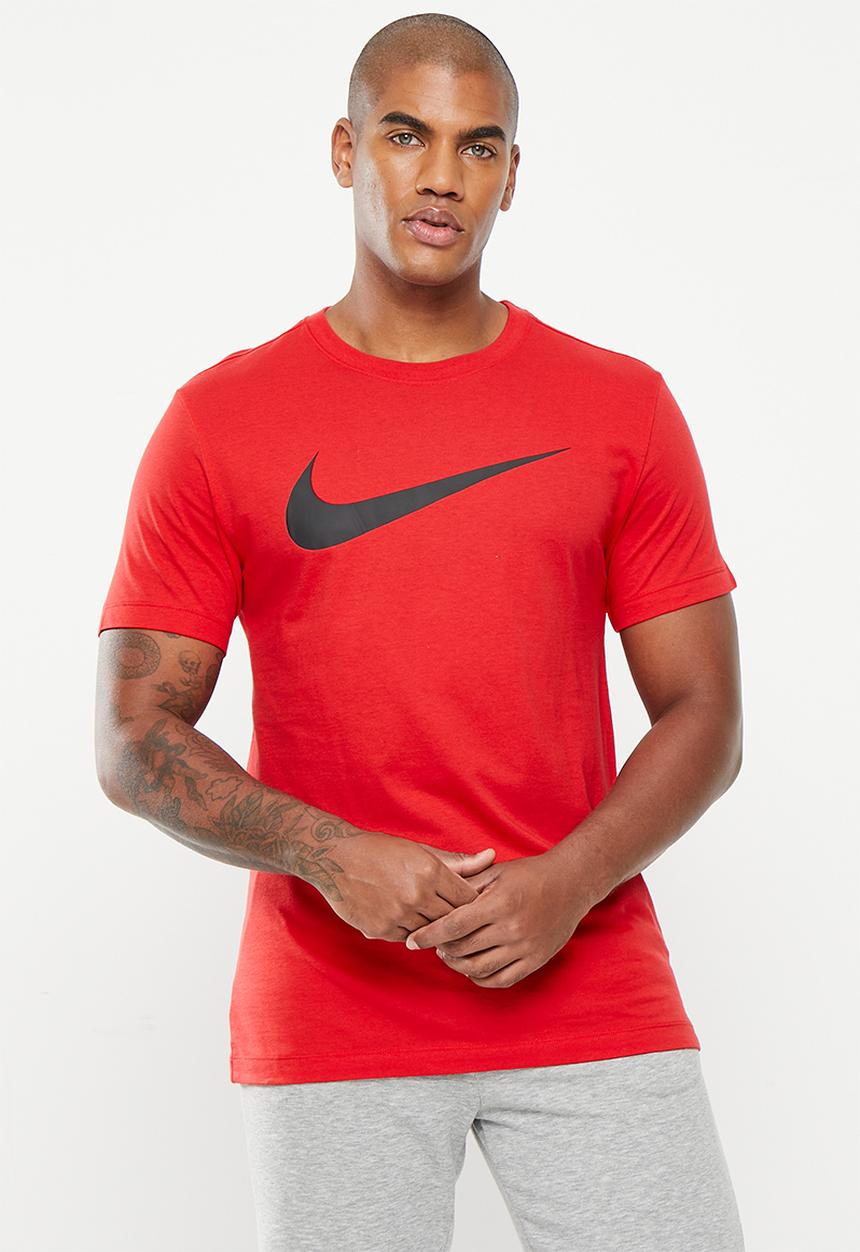Nike - Nsw tee good chest swsh fs - university red/black