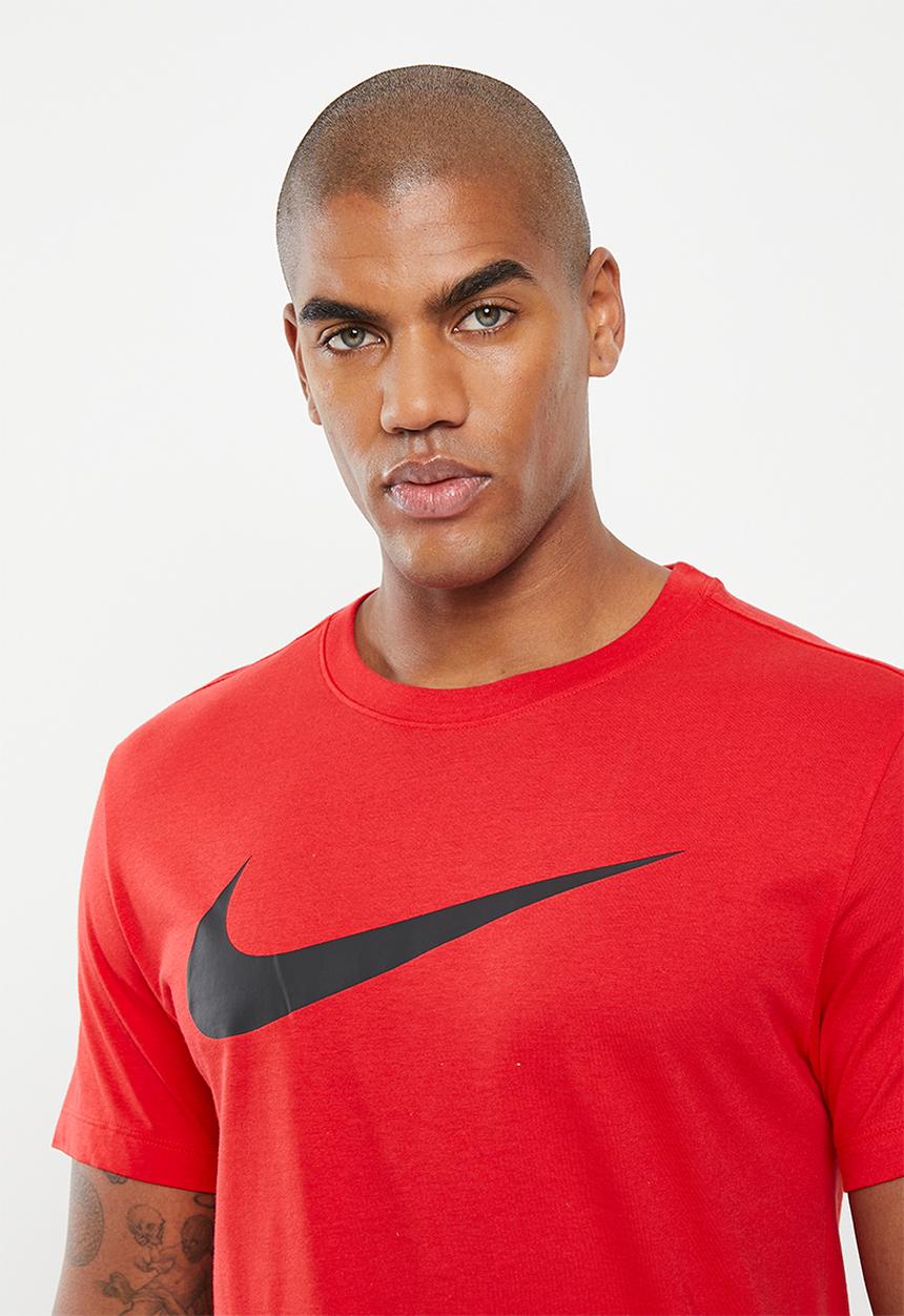 Nike - Nsw tee good chest swsh fs - university red/black