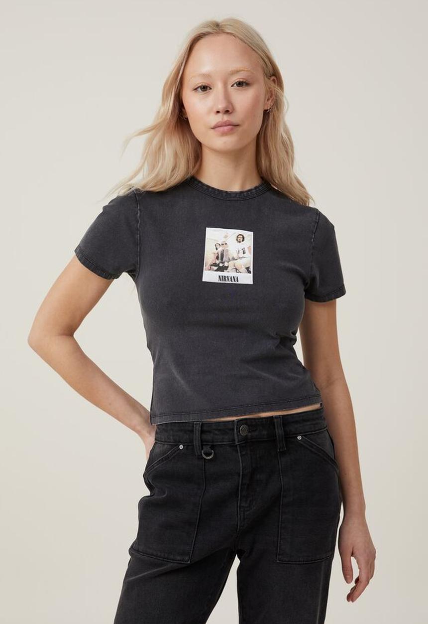 Cotton On - Fitted graphic music longline tee - lcn mt nirvana band polaroid/black