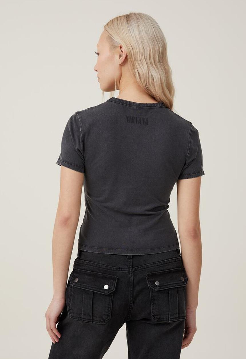 Cotton On - Fitted graphic music longline tee - lcn mt nirvana band polaroid/black