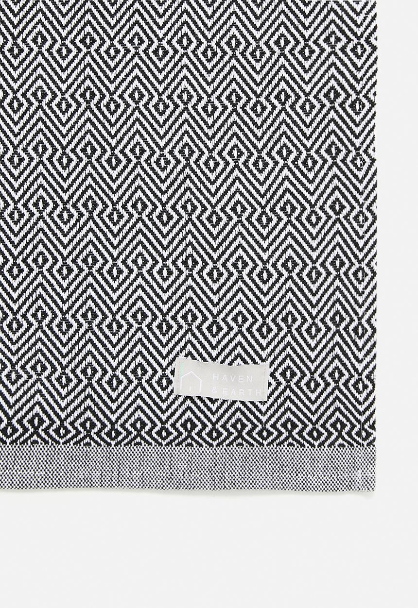 Aranda Blankets - Protea throw - black & white