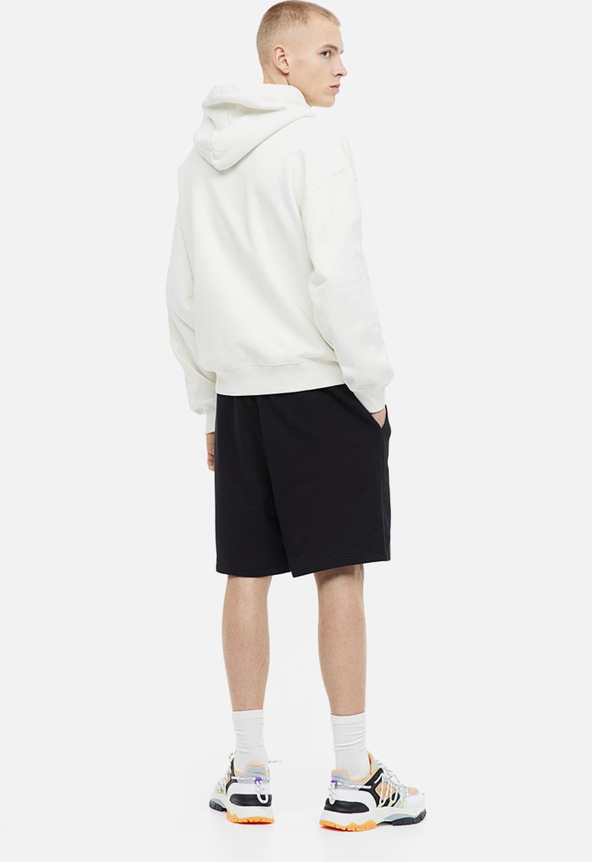 H&M - Relaxed fit printed sweatshorts - black 