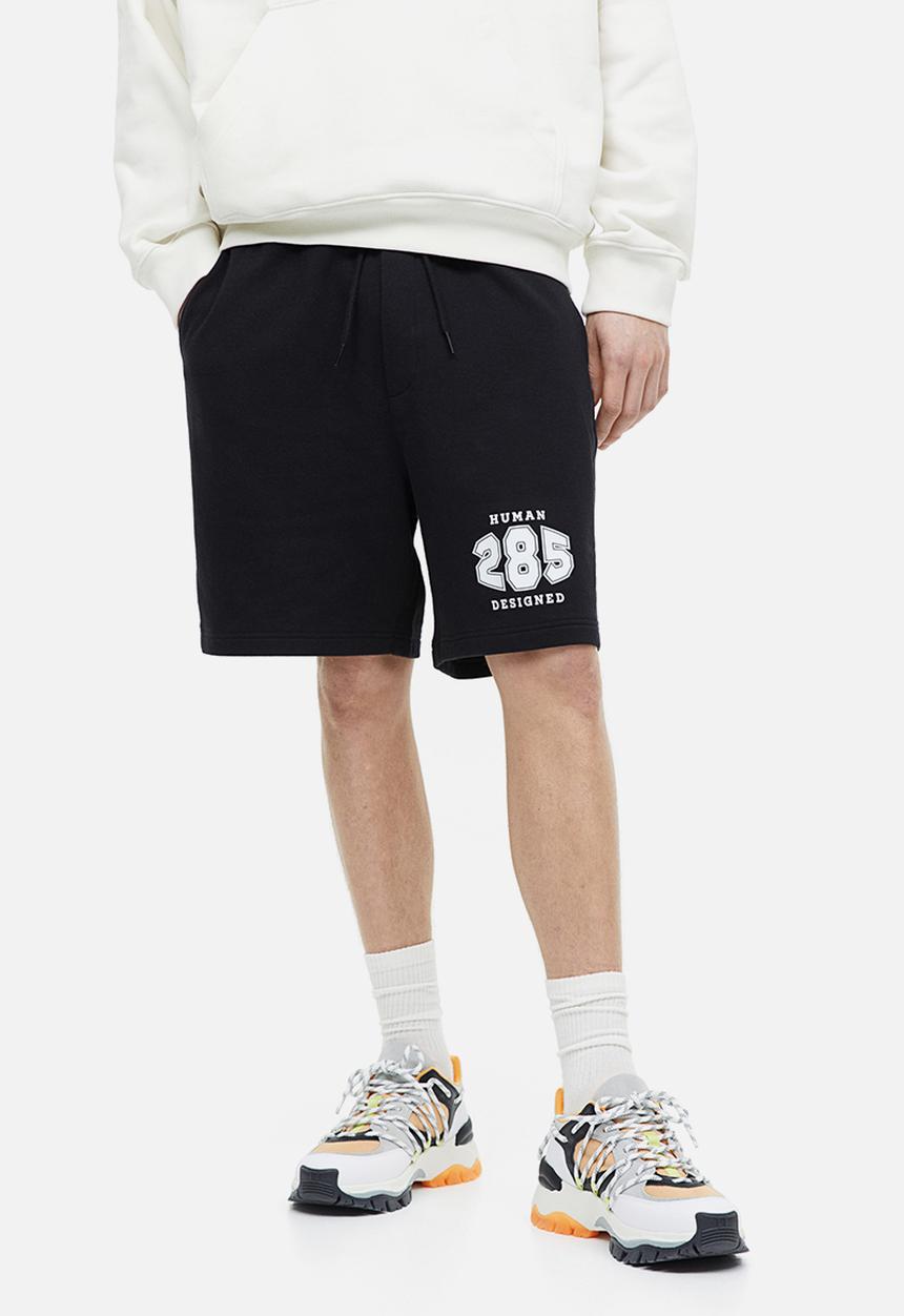 H&M - Relaxed fit printed sweatshorts - black 