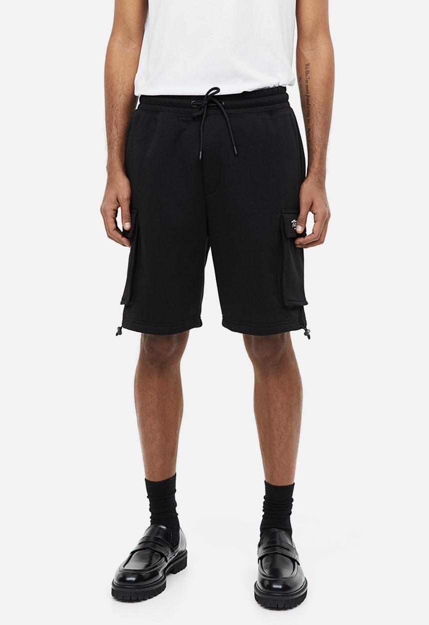 H&M - Relaxed fit printed cargo sweatshorts - black