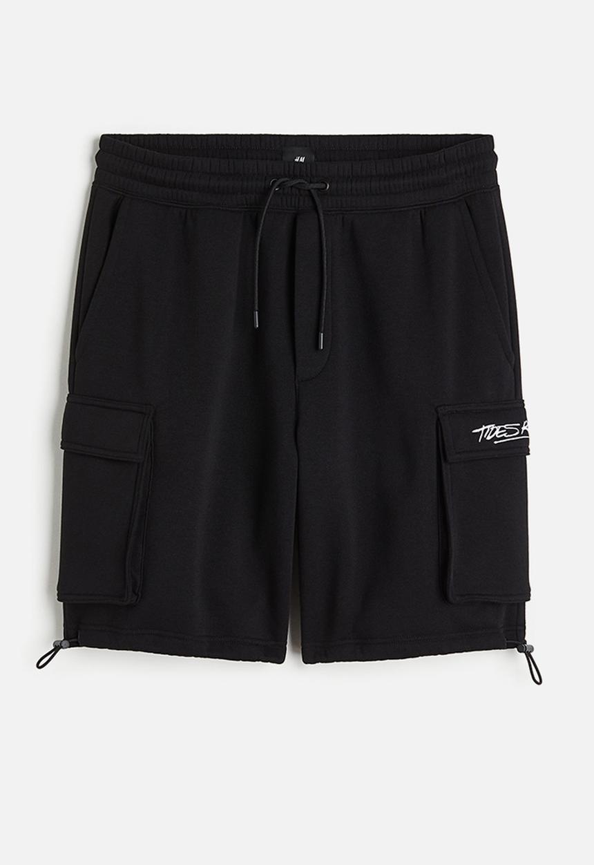 H&M - Relaxed fit printed cargo sweatshorts - black