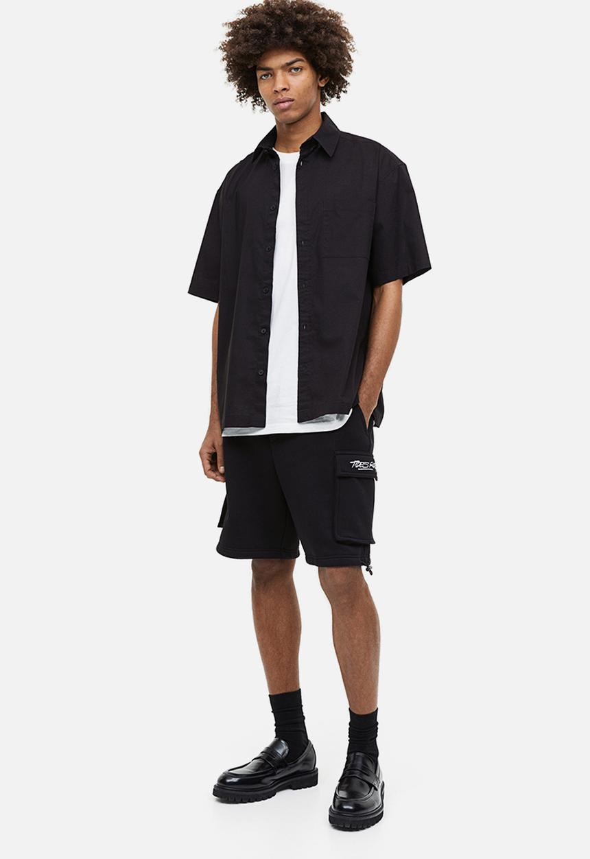 H&M - Relaxed fit printed cargo sweatshorts - black