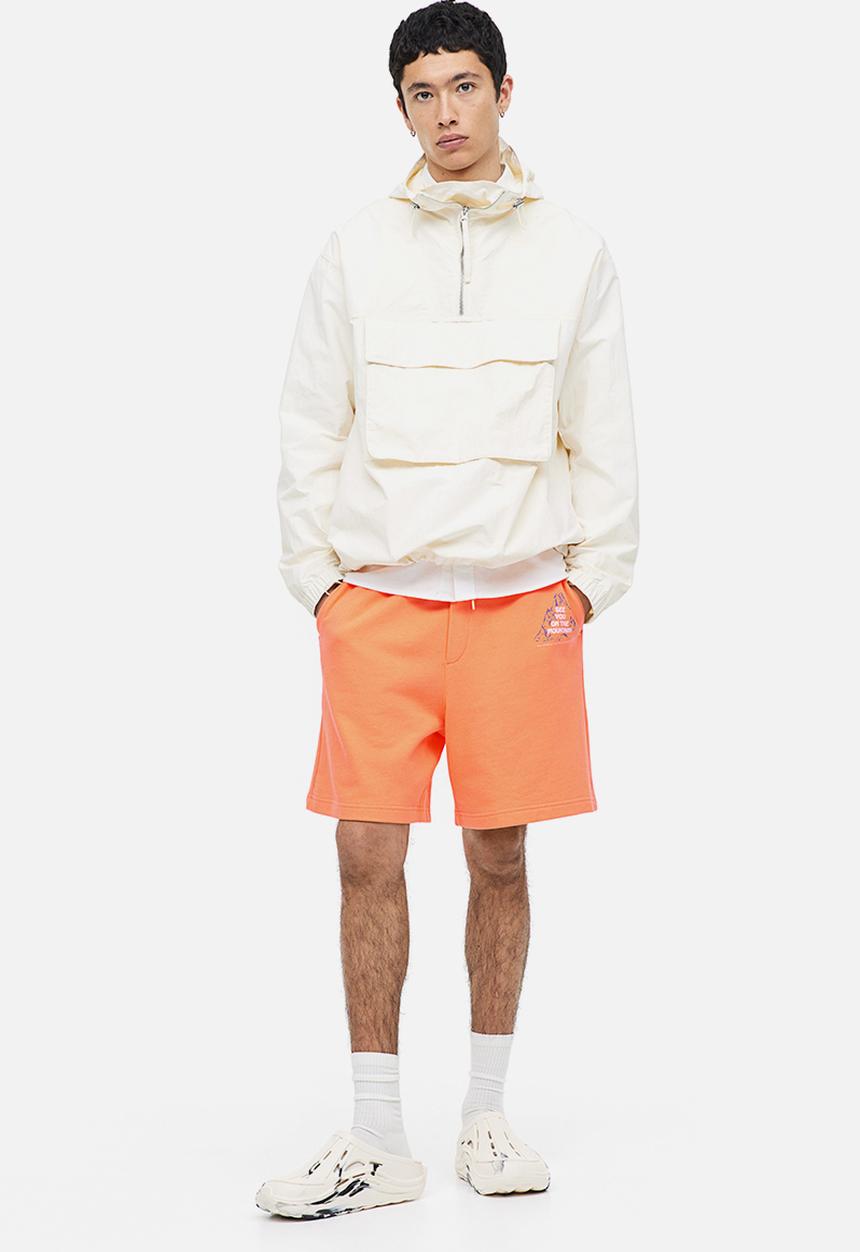 H&M - Relaxed fit printed sweatshorts - orange mountain