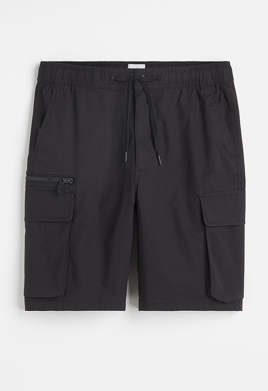 H&M - Regular fit knee-length cargo shorts - black