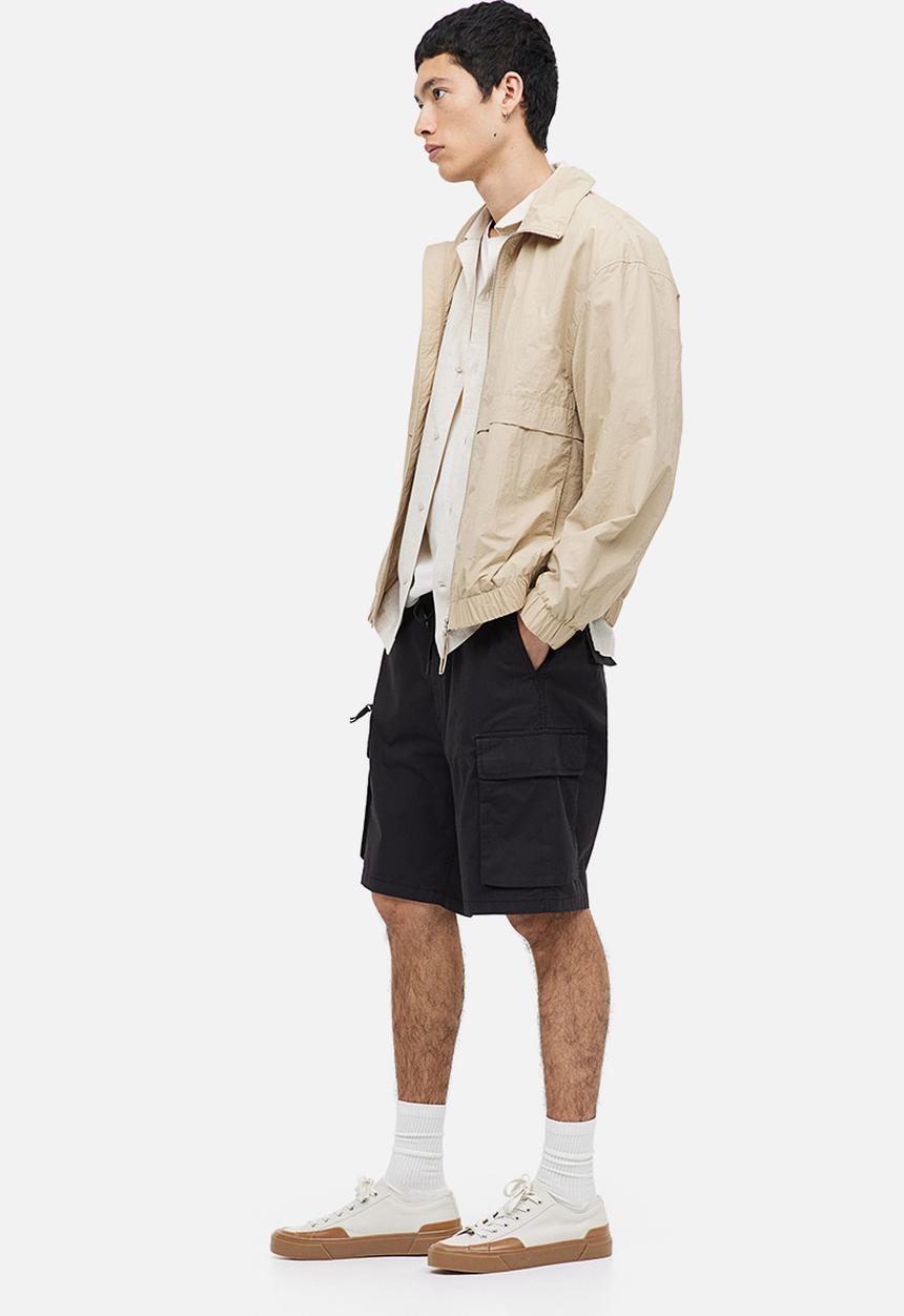 H&M - Regular fit knee-length cargo shorts - black