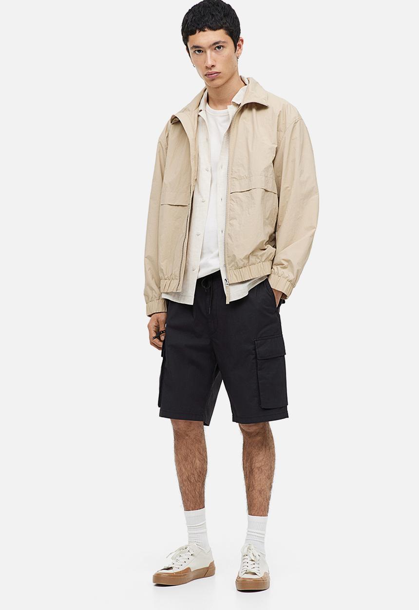 H&M - Regular fit knee-length cargo shorts - black