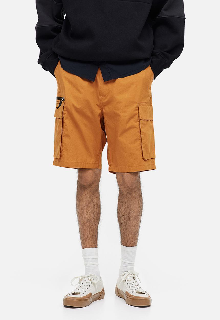 H&M - Regular fit knee-length cargo shorts - rust orange 