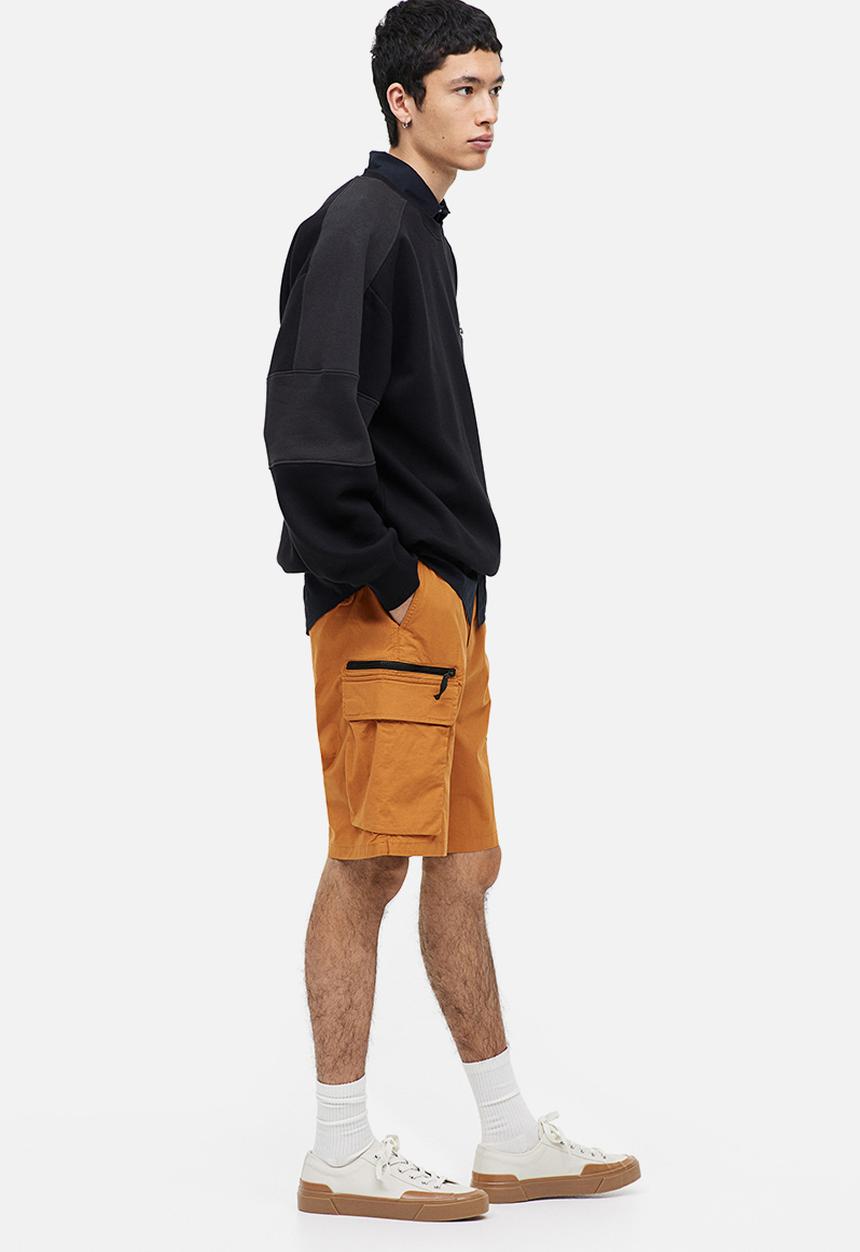 H&M - Regular fit knee-length cargo shorts - rust orange 