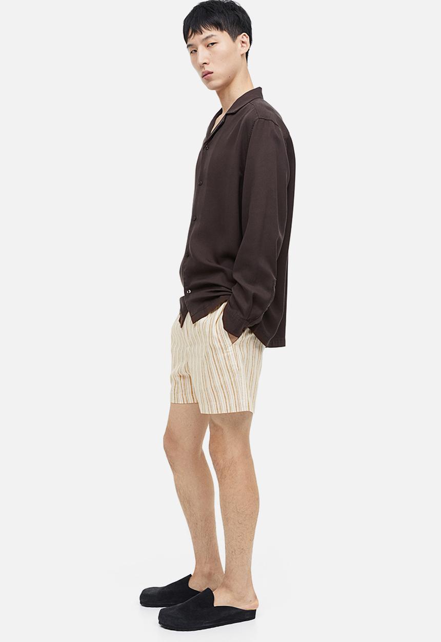 H&M - Regular fit linen-blend shorts - white/beige striped 