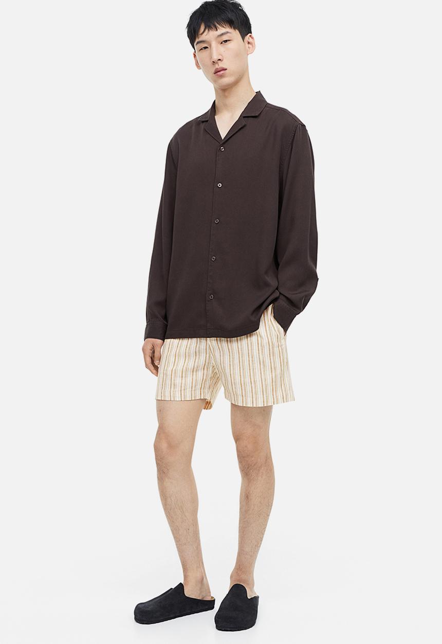 H&M - Regular fit linen-blend shorts - white/beige striped 