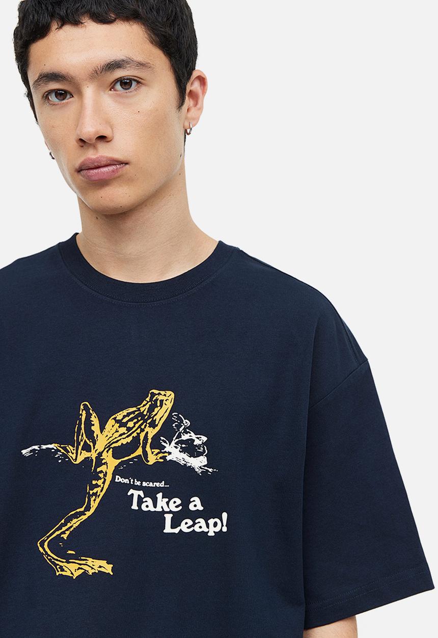 H&M - Relaxed fit printed t-shirt - dark blue take a leap