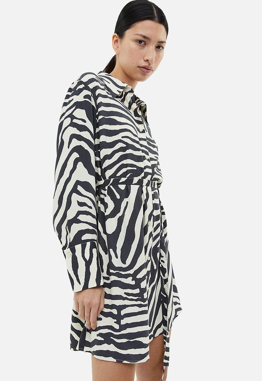 H&M - Tie-belt shirt dress - dark grey zebra print