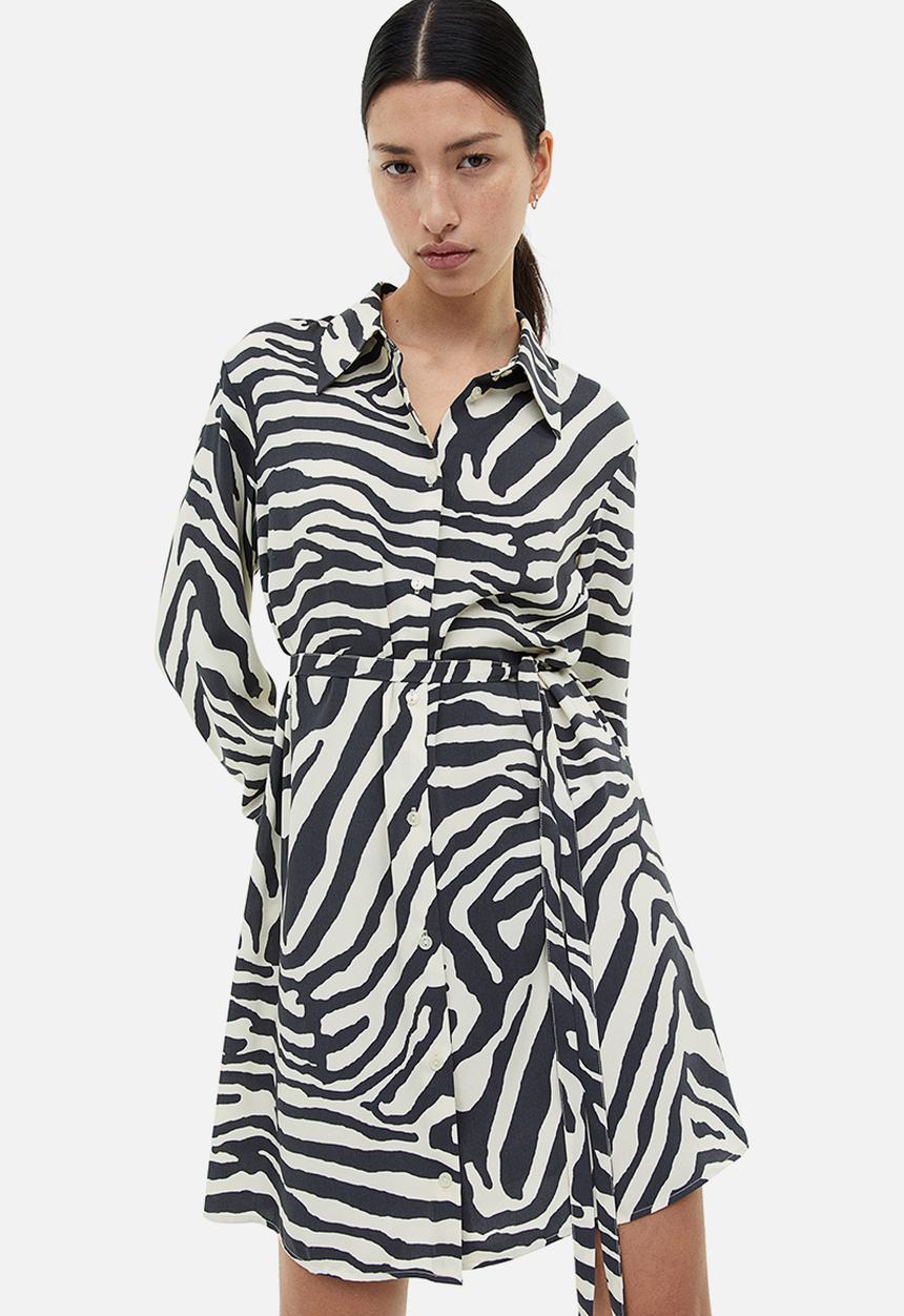 H&M - Tie-belt shirt dress - dark grey zebra print