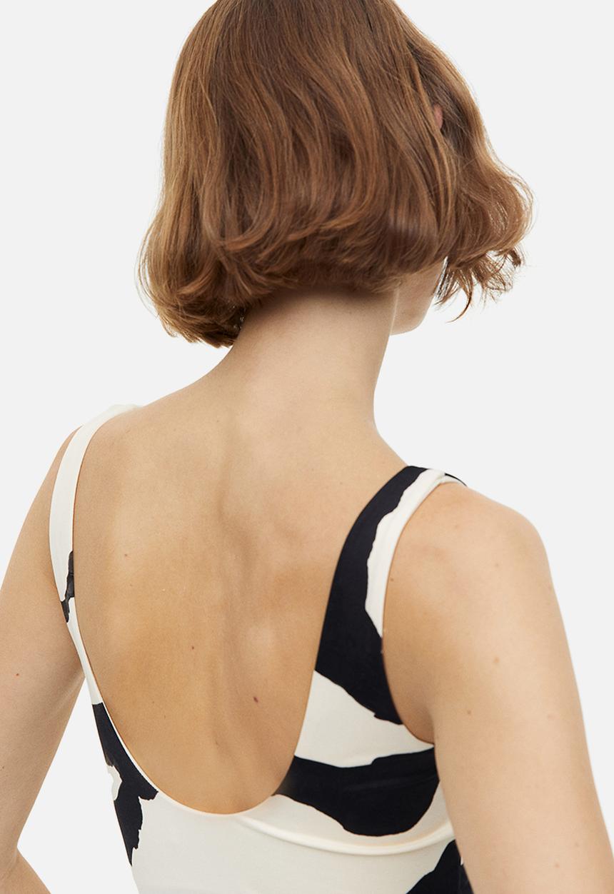 H&M - Textured body - white patterned