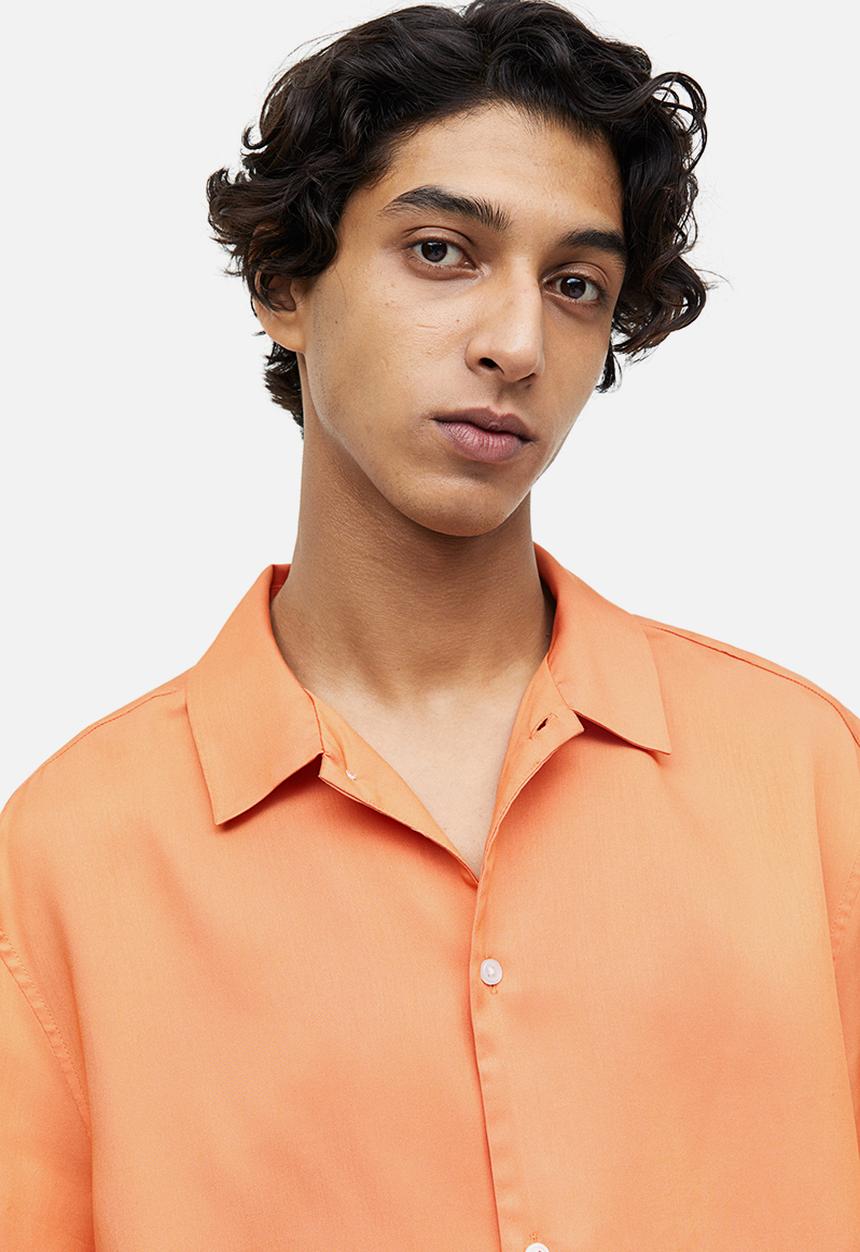 H&M - Regular fit short-sleeved lyocell shirt - apricot