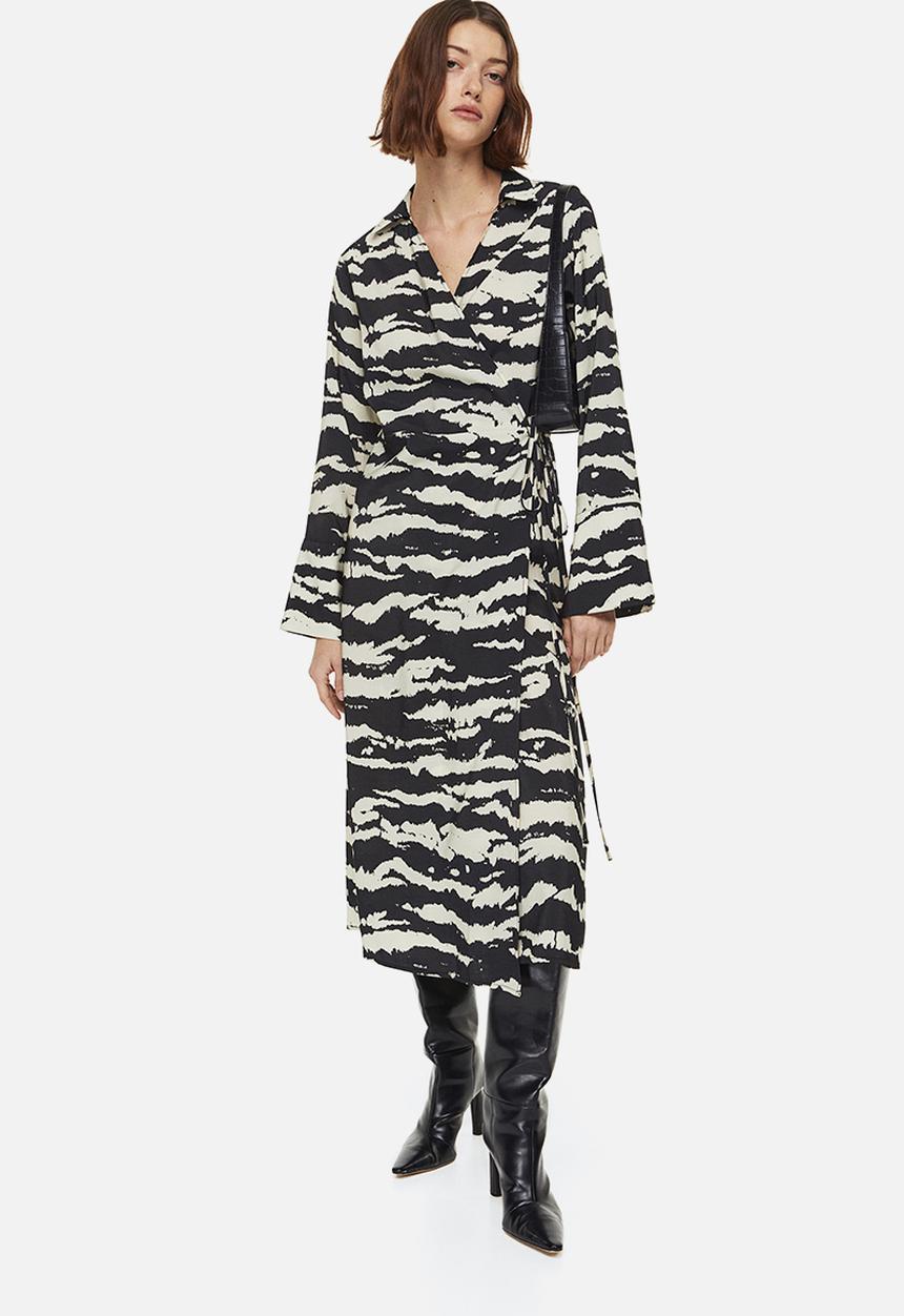H&M - Collared wrap dress - black tiger striped 