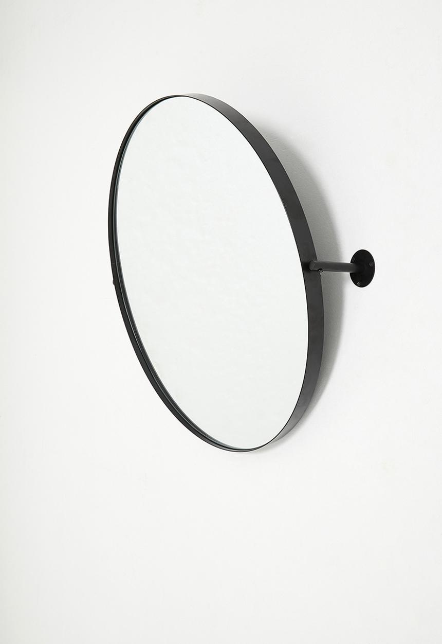 Sixth Floor - Round swivel bathroom mirror - black