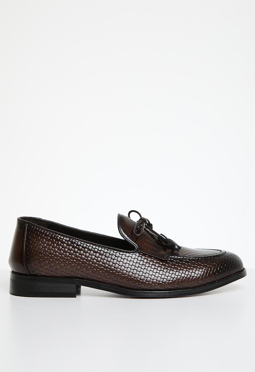 PC - Formal slip on bow - choc basket weave  