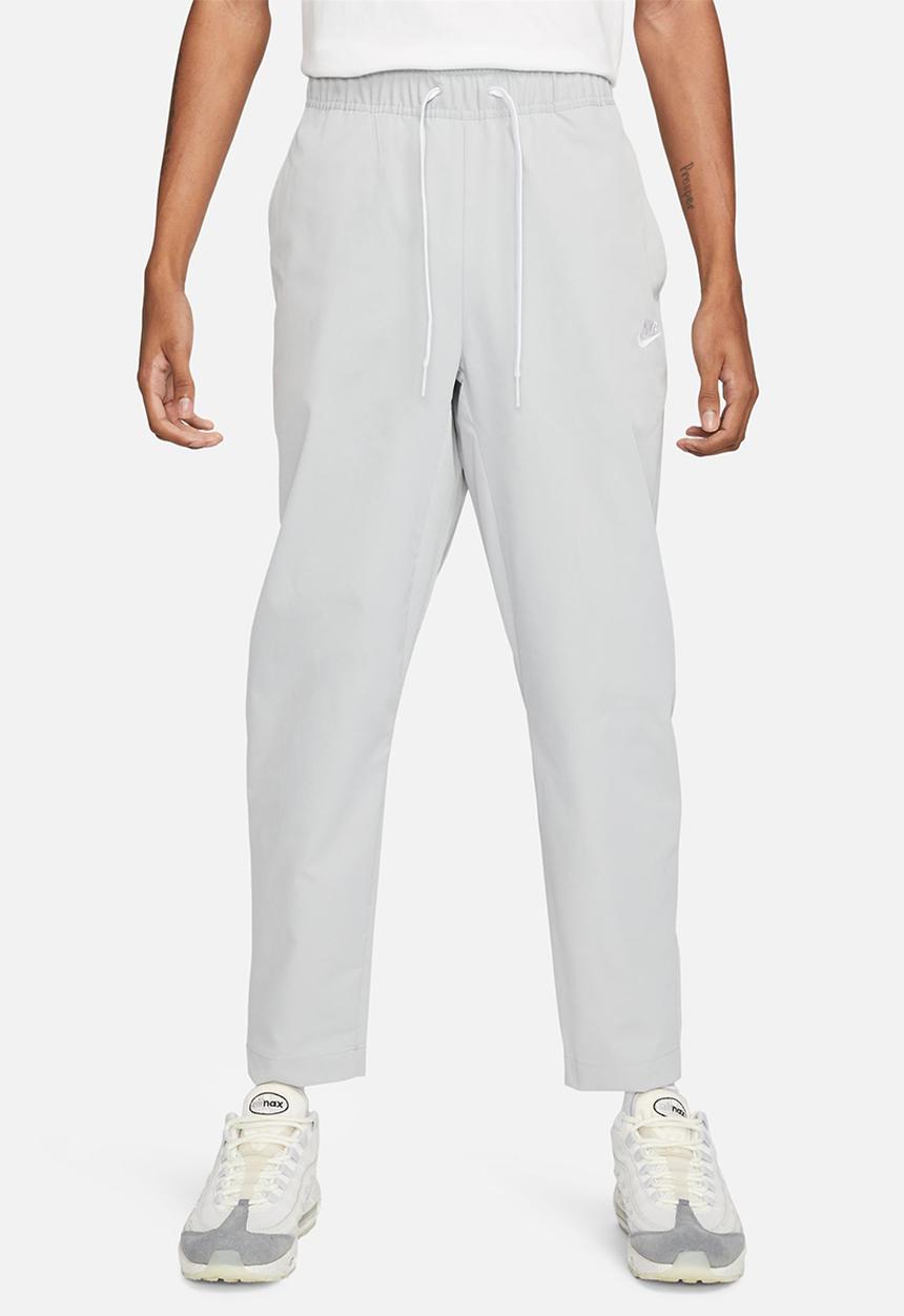 Nike - Nike club woven taper leg pants - light smoke grey