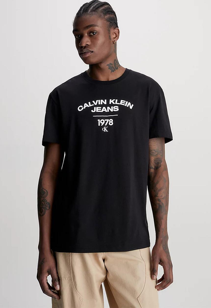Calvin Klein - Varsity curve logo T-shirt - ck black