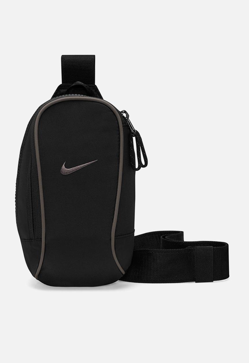 Nike - Nike Sportswear Essentials