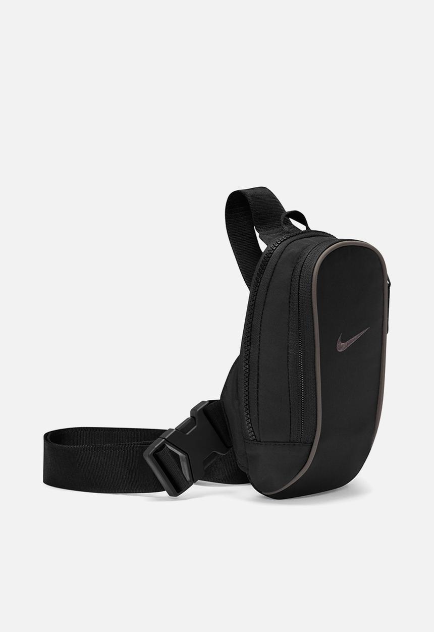 Nike - Nike Sportswear Essentials