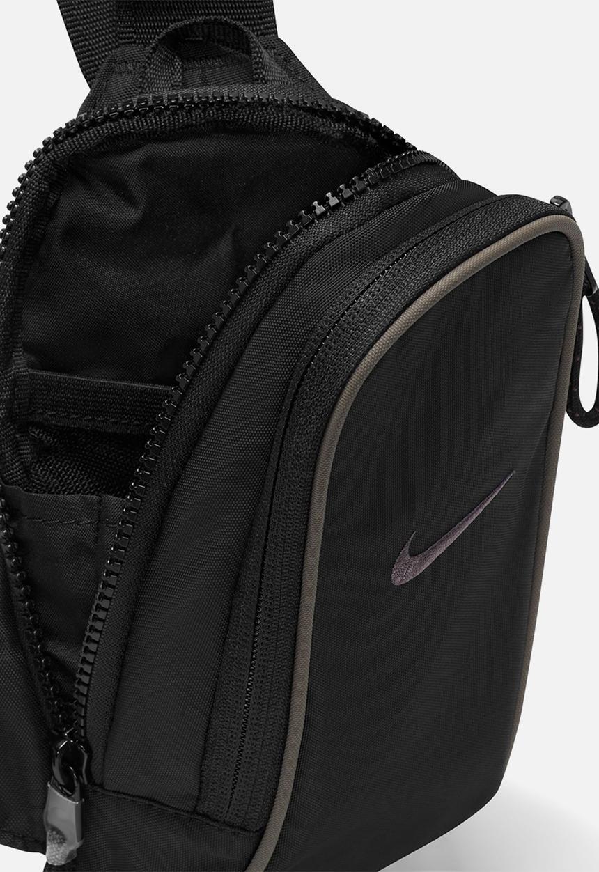Nike - Nike Sportswear Essentials