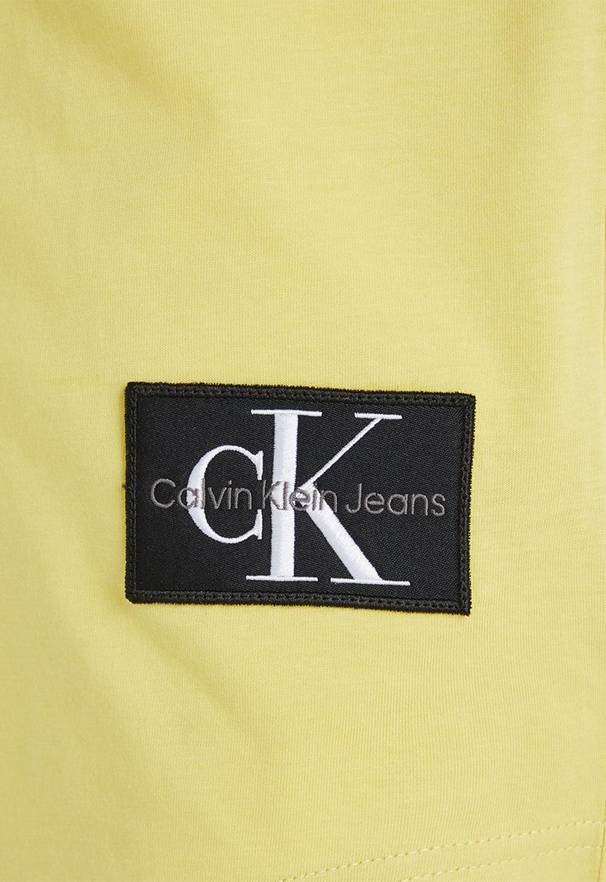Calvin Klein - Badge round hem tee - yellow sand