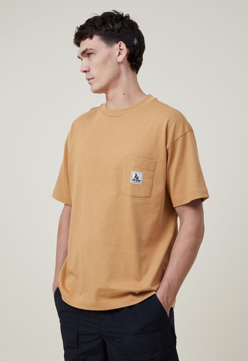 Cotton On - Box fit pocket t-shirt - workmans tan/civic outerwear