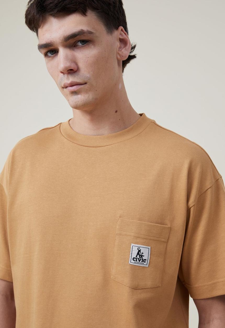 Cotton On - Box fit pocket t-shirt - workmans tan/civic outerwear