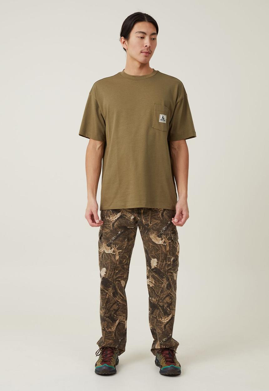 Cotton On - Box fit pocket t-shirt - jungle khaki/civic outerwear