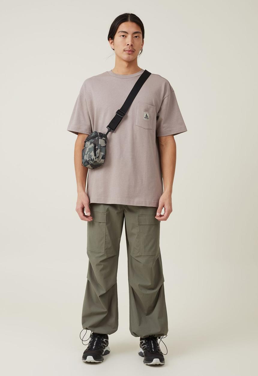 Cotton On - Box fit pocket t-shirt - dusk/civic outerwear