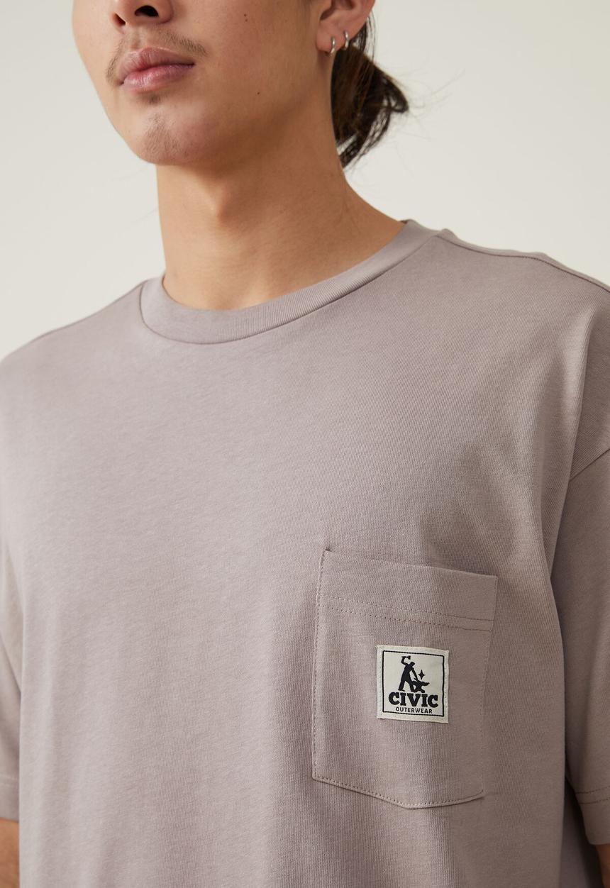 Cotton On - Box fit pocket t-shirt - dusk/civic outerwear