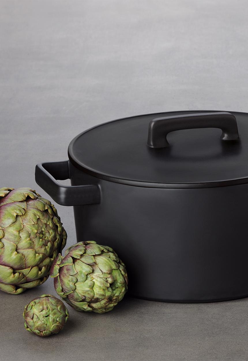 Maxwell & Williams - MW epic round casserole 2.6L - black