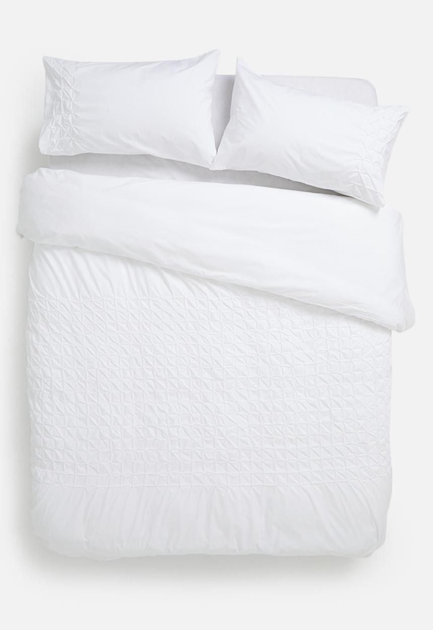 Sheraton Textiles - Harper 200TC cotton embroidered duvet set - white