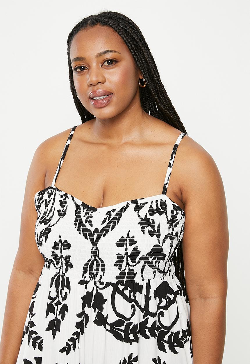 Me&B - Plus the shirred bodice maxi sundress - white