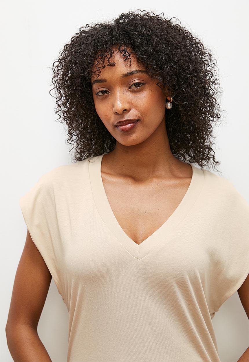edit - V neck tee - stone