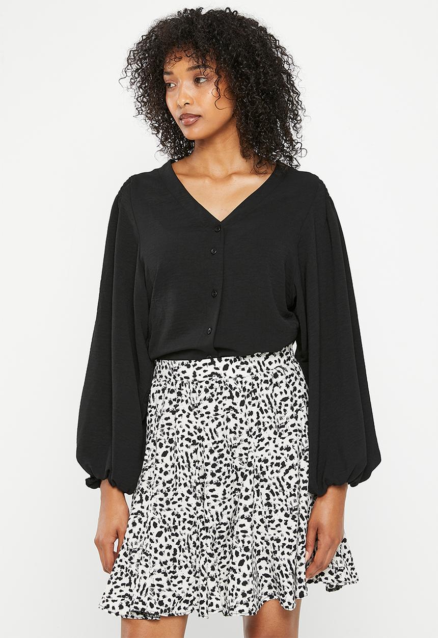Me&B - Bellow sleeve blouse with shoulder detail - black